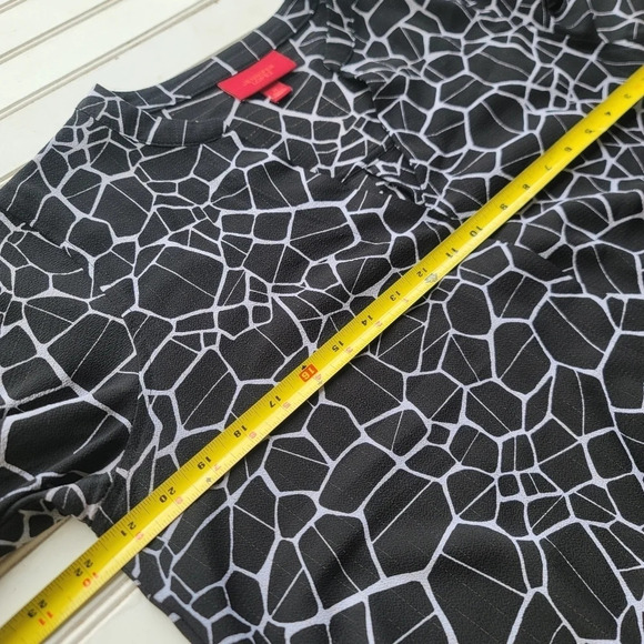 Jennifer Lopes Women’s Top Blouse Animal Print Black White Gold Print V-Neck M - Picture 5 of 16